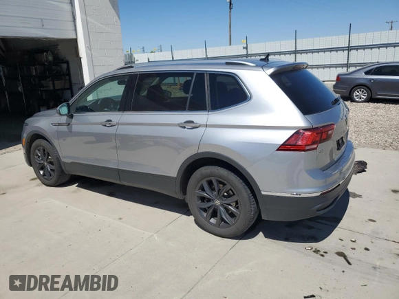 2024 Volkswagen Tiguan SE with VIN 3VV3B7AXXRM048869, listed as a Copart auction lot 56063825 with 30,881 mi miles and Clean title. Bid and sale history available at DreamBid. Image 2.