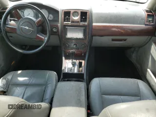 2007 Chrysler 300 Touring z VIN 2C3KA53G97H855530, wystawiony jako Copart lot #57097835 z przebiegiem Nie podano mil oraz Szkoda całkowita • Salvage title. Historia ofert i sprzedaży dostępna na DreamBid. Obrazek 8.