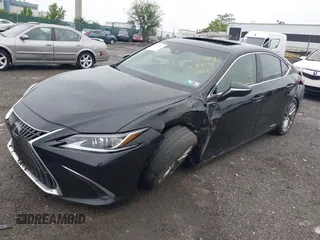 2022 Lexus ES 300h Luxury z VIN 58AEA1C19NU025142, wystawiony jako IAAI lot #42274877 z przebiegiem 33 645 mil mil oraz . Historia ofert i sprzedaży dostępna na DreamBid. Obrazek 16.