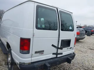 2013 Ford Econoline Cargo Commercial z VIN 1FTNE2EW5DDA32862, wystawiony jako IAAI lot #42012064 z przebiegiem 123 985 mil mil oraz . Historia ofert i sprzedaży dostępna na DreamBid. Obrazek 6.