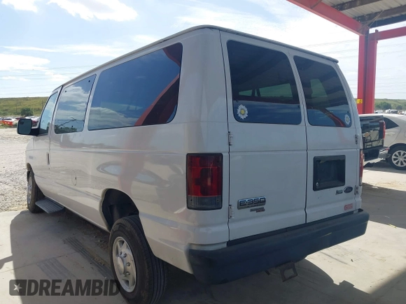 2014 Ford Econoline Passenger XL with VIN 1FBNE3BL5EDB11826, listed as a IAAI auction lot 40860317 with 216,900 mi miles. Bid and sale history available at carsss.com. Image 3.
