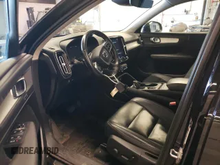 2019 Volvo XC40 Momentum with VIN YV4162XZ2K2009550, listed as a Copart auction lot 62205663 with 61,363 mi miles. Bid and sale history available at carsss.com. Image 7.
