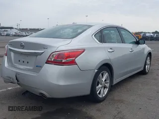 2013 Nissan Altima SV with VIN 1N4AL3AP7DC268367, listed as a IAAI auction lot 41911133 with 192,844 mi miles and . Bid and sale history available at carsss.com. Image 4.