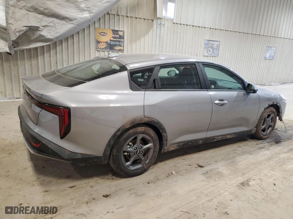 2025 Kia K4 LXS with VIN 3KPFT4DE4SE032989, listed as a Copart auction lot 49797645 with 7,907 mi miles and Salvage Title. Bid and sale history available at carsss.com. Image 3.