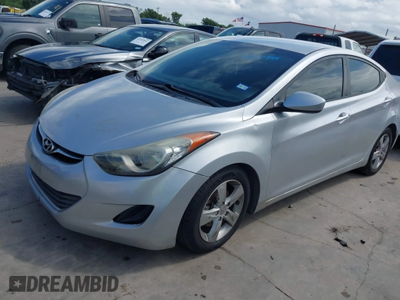2013 Hyundai Elantra GLS z VIN 5NPDH4AEXDH232965, wystawiony jako IAAI lot #42367984 z przebiegiem 158 126 mil mil oraz . Historia ofert i sprzedaży dostępna na DreamBid. Obrazek 2.