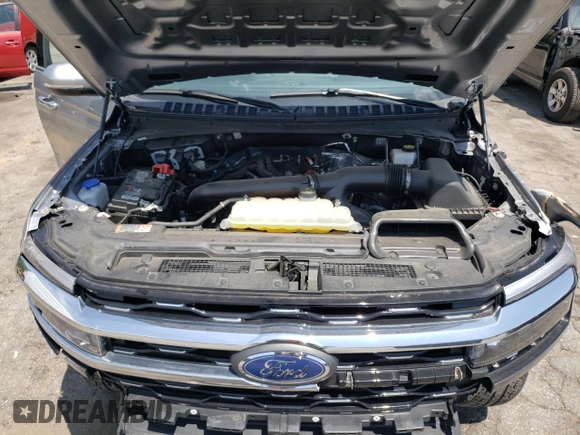 2024 Ford Expedition Limited z VIN 1FMJU2A8XREA49565, wystawiony jako Copart lot #57861915 z przebiegiem 17 956 mil mil oraz Czysty tytuł • Clean title. Historia ofert i sprzedaży dostępna na DreamBid. Obrazek 12.