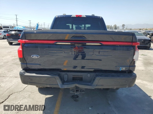 2022 Ford F-150 Lightning Pro z VIN 1FT6W1EV8NWG04113, wystawiony jako Copart lot #57489635 z przebiegiem 48 990 mil mil oraz Szkoda całkowita • Salvage title. Historia ofert i sprzedaży dostępna na DreamBid. Obrazek 6.