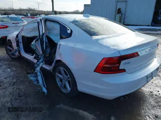 2018 Volvo S90 Momentum with VIN LVY982MK5JP036453, listed as a IAAI auction lot 41269326 with 82,231 mi miles. Bid and sale history available at carsss.com. Image 3.