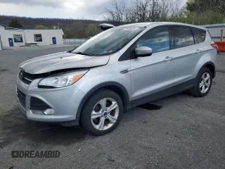 2016 Ford Escape SE with VIN 1FMCU9GX5GUB33778, listed as a Copart auction lot 52926825 with 121,282 mi miles and Salvage Title. Bid and sale history available at carsss.com. Image 1.