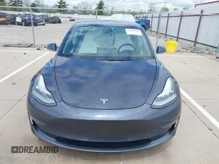 2019 Tesla Model 3 Long Range z VIN 5YJ3E1EB9KF230493, wystawiony jako IAAI lot #42084204 z przebiegiem 112 548 mil mil oraz . Historia ofert i sprzedaży dostępna na DreamBid. Obrazek 12.