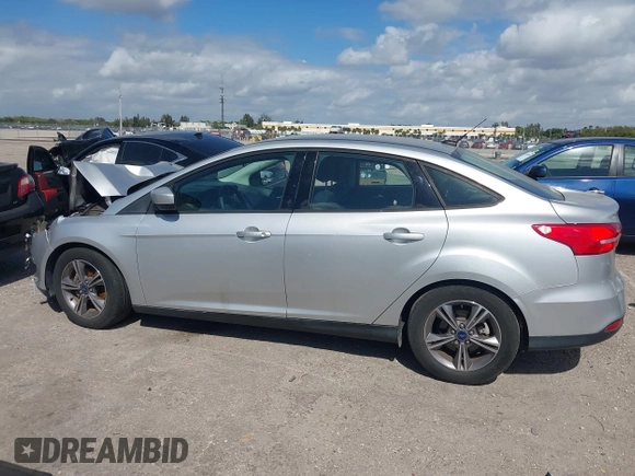 2018 Ford Focus SE z VIN 1FADP3FE3JL220529, wystawiony jako IAAI lot #41564216 z przebiegiem 16 883 mil mil oraz . Historia ofert i sprzedaży dostępna na DreamBid. Obrazek 14.
