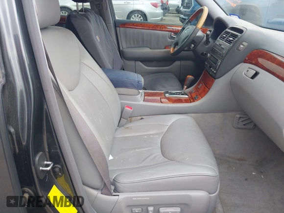 2004 Lexus LS 430 with VIN JTHBN36F940151530, listed as a IAAI auction lot 42124508 with 230,175 mi miles. Bid and sale history available at carsss.com. Image 5.