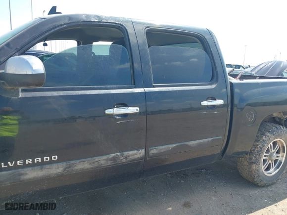 2007 Chevrolet Silverado 1500 LS with VIN 2GCEK13CX71727365, listed as a IAAI auction lot 40357043 with 1 mi miles. Bid and sale history available at carsss.com. Image 6.
