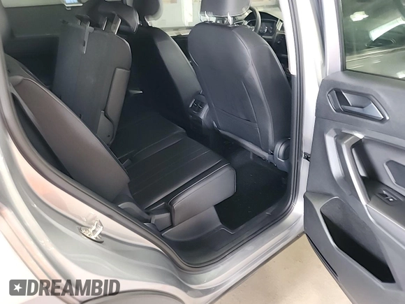 2024 Volkswagen Tiguan SE with VIN 3VV3B7AX5RM084940, listed as a IAAI auction lot 42731231 with 19,747 mi miles and . Bid and sale history available at DreamBid. Image 4.