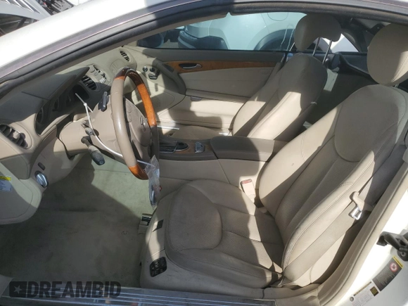 2008 Mercedes-Benz SL 550 z VIN WDBSK71FX8F136660, wystawiony jako Copart lot #53277185 z przebiegiem 74 827 mil mil oraz Szkoda całkowita • Salvage title. Historia ofert i sprzedaży dostępna na DreamBid. Obrazek 7.