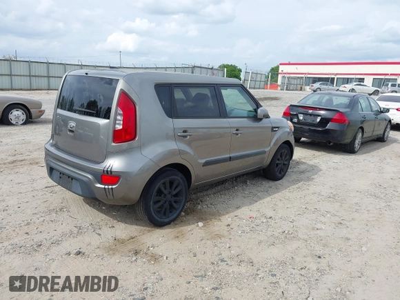 2013 Kia Soul with VIN KNDJT2A52D7595996, listed as a IAAI auction lot 41974905 with 138,953 mi miles. Bid and sale history available at carsss.com. Image 4.