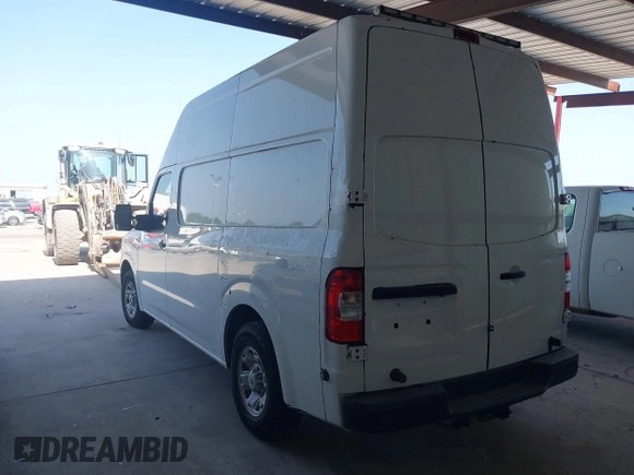 2018 Nissan NV Cargo SV z VIN 1N6AF0LYXJN809818, wystawiony jako IAAI lot #41882662 z przebiegiem 109 329 mil mil oraz . Historia ofert i sprzedaży dostępna na DreamBid. Obrazek 3.