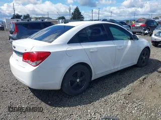 2014 Chevrolet Cruze 1LT z VIN 1G1PC5SB9E7115253, wystawiony jako IAAI lot #41923584 z przebiegiem 127 803 mil mil oraz . Historia ofert i sprzedaży dostępna na DreamBid. Obrazek 4.