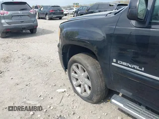 2008 GMC Sierra Denali z VIN 2GTEK638681161702, wystawiony jako IAAI lot #42078538 z przebiegiem Nie podano mil oraz . Historia ofert i sprzedaży dostępna na DreamBid. Obrazek 21.