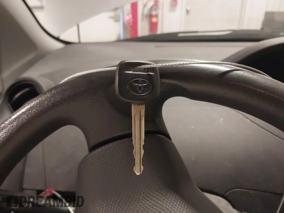 2008 Toyota Yaris с VIN JTDJT923785141637, выставлен на аукционе IAAI как лот 42121149 с пробегом 135 719 миль миль и . История ставок и продаж доступна на DreamBid. Изображение 11.