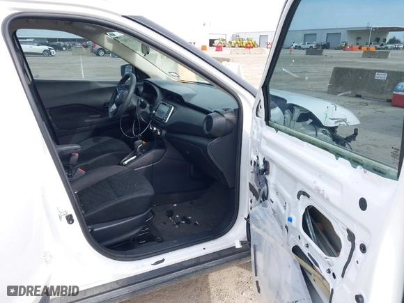 2021 Nissan Kicks S with VIN 3N1CP5BV4ML545032, listed as a IAAI auction lot 41722907 with 58,299 mi miles. Bid and sale history available at carsss.com. Image 5.