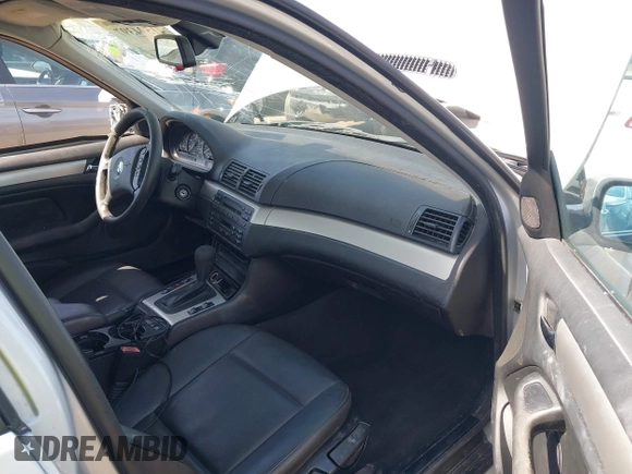 2004 BMW 3 Series 325i with VIN WBAAZ33494KP83238, listed as a IAAI auction lot 41594397 with 1 mi miles. Bid and sale history available at carsss.com. Image 5.