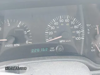 2000 Jeep Cherokee z VIN 1J4FT48S4YL265734, wystawiony jako IAAI lot #42556994 z przebiegiem 228 162 mil mil oraz . Historia ofert i sprzedaży dostępna na DreamBid. Obrazek 7.