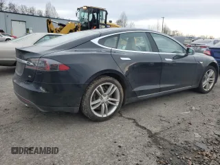 2014 Tesla Model S 60 with VIN 5YJSA1H18EFP45810, listed as a Copart auction lot 86313244 with Not Provided miles and Salvage Title. Bid and sale history available at DreamBid. Image 3.