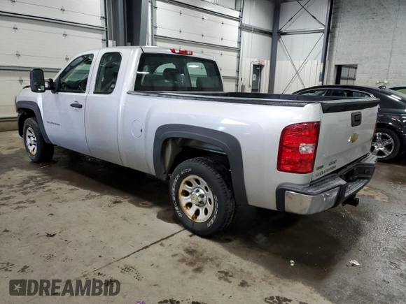 2010 Chevrolet Silverado 1500 with VIN 1GCSKPE31AZ215902, listed as a Copart auction lot 46908275 with 135,645 mi miles and Salvage Title. Bid and sale history available at DreamBid. Image 2.