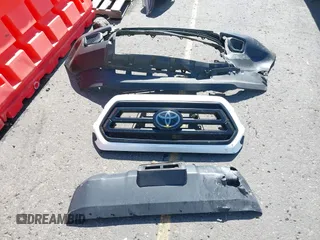 2022 Toyota Tacoma SR with VIN 3TYRX5GN1NT036760, listed as a IAAI auction lot 40435091 with 50,107 mi miles and . Bid and sale history available at DreamBid. Image 18.