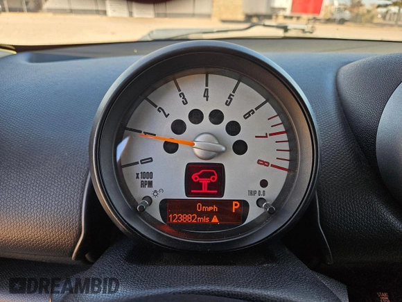 2011 MINI Countryman S z VIN WMWZC3C53BWL79001, wystawiony jako Copart lot #49748895 z przebiegiem 123 882 mil mil oraz Czysty tytuł • Clean title. Historia ofert i sprzedaży dostępna na DreamBid. Obrazek 8.