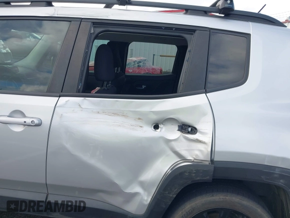 2017 Jeep Renegade Latitude with VIN ZACCJBBB5HPF68898, listed as a IAAI auction lot 41647375 with 98,270 mi miles. Bid and sale history available at carsss.com. Image 6.