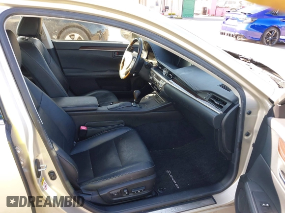 2013 Lexus ES 4dr Sdn with VIN JTHBK1GG1D2023369, listed as a IAAI auction lot 41539886 with 136,492 mi miles. Bid and sale history available at carsss.com. Image 5.