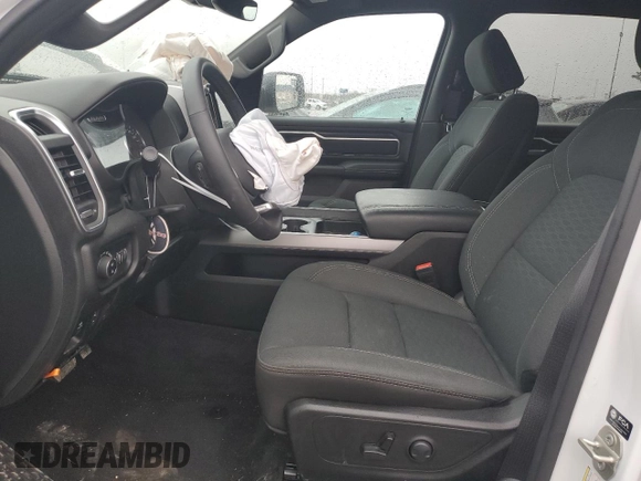 2025 Ram 1500 Big Horn z VIN 1C6RRFFG9SN575912, wystawiony jako Copart lot #47302575 z przebiegiem 12 559 mil mil oraz Czysty tytuł • Clean title. Historia ofert i sprzedaży dostępna na DreamBid. Obrazek 7.