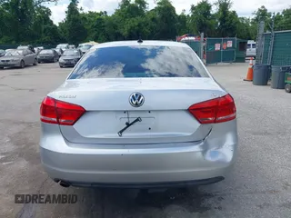 2013 Volkswagen Passat SE z VIN 1VWBP7A38DC123553, wystawiony jako IAAI lot #42341621 z przebiegiem 178 504 mil mil oraz . Historia ofert i sprzedaży dostępna na DreamBid. Obrazek 17.