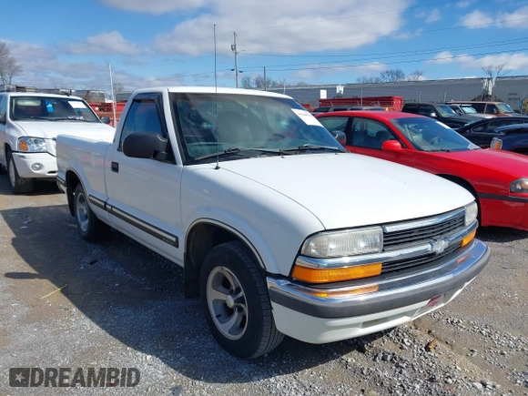 1998 Chevrolet S-10 with VIN 1GCCS1447WK260094, listed as a IAAI auction lot 41648784 with 173,562 mi miles. Bid and sale history available at carsss.com. Image 1.