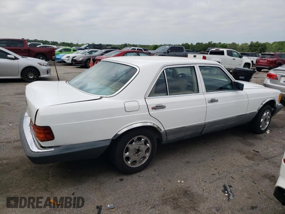 1985 Mercedes-Benz 380 z VIN WDBCA32C8FA127549, wystawiony jako Copart lot #54406985 z przebiegiem 167 688 mil mil oraz Szkoda całkowita • Salvage title. Historia ofert i sprzedaży dostępna na DreamBid. Obrazek 3.