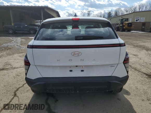 2025 Hyundai Kona SE with VIN KM8HACAB8SU221628, listed as a Copart auction lot 43034825 with 895 mi miles and Salvage Title. Bid and sale history available at carsss.com. Image 6.