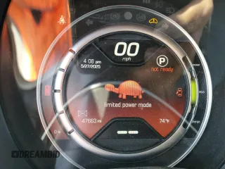 2017 FIAT 500e z VIN 3C3CFFGE5HT515272, wystawiony jako Copart lot #58271005 z przebiegiem 47 663 mil mil oraz Tytuł czysty. Historia ofert i sprzedaży dostępna na DreamBid. Obrazek 9.