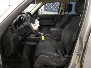 2011 Dodge Nitro SE z VIN 1D4PU2GK4BW506939, wystawiony jako Copart lot #80784344 z przebiegiem 194 357 mil mil oraz Szkoda całkowita • Salvage title. Historia ofert i sprzedaży dostępna na DreamBid. Obrazek 7.