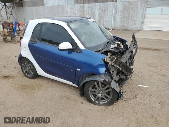 2016 Smart fortwo Passion z VIN WMEFJ5DA9GK062214, wystawiony jako Copart lot #61179715 z przebiegiem 58 152 mil mil oraz Czysty tytuł • Clean title. Historia ofert i sprzedaży dostępna na DreamBid. Obrazek 4.