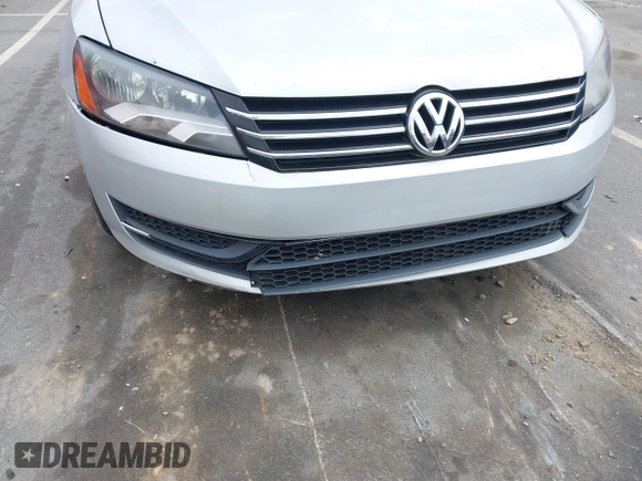 2013 Volkswagen Passat SE z VIN 1VWBP7A30DC115737, wystawiony jako IAAI lot #41626235 z przebiegiem 257 880 mil mil oraz . Historia ofert i sprzedaży dostępna na DreamBid. Obrazek 6.