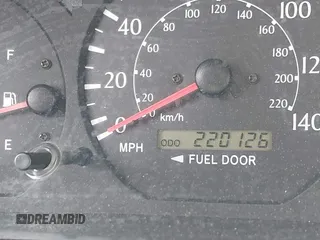 2002 Toyota Solara SE z VIN 2T1CE22P82C012944, wystawiony jako IAAI lot #42372462 z przebiegiem 220 126 mil mil oraz . Historia ofert i sprzedaży dostępna na DreamBid. Obrazek 7.