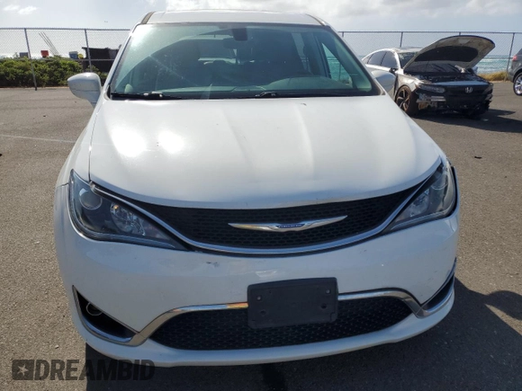 2018 Chrysler Pacifica Touring Plus with VIN 2C4RC1FG4JR157496, listed as a Copart auction lot 88452535 with 78,252 mi miles and Salvage Title. Bid and sale history available at DreamBid. Image 5.