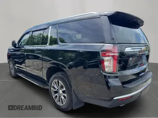 2022 Chevrolet Suburban LT z VIN 1GNSKCKD8NR10297, wystawiony jako Copart lot #57376745 z przebiegiem 195 782 mil mil oraz Czysty tytuł • Clean title. Historia ofert i sprzedaży dostępna na DreamBid. Obrazek 3.