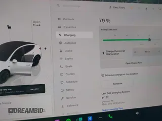 2022 Tesla Model Y Long Range z VIN 7SAYGDEE7NF385207, wystawiony jako IAAI lot #42054449 z przebiegiem 52 834 mil mil oraz . Historia ofert i sprzedaży dostępna na DreamBid. Obrazek 17.