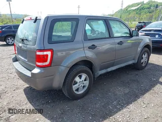 2009 Ford Escape XLS z VIN 1FMCU02709KC11692, wystawiony jako IAAI lot #42202890 z przebiegiem 155 243 mil mil oraz . Historia ofert i sprzedaży dostępna na DreamBid. Obrazek 4.