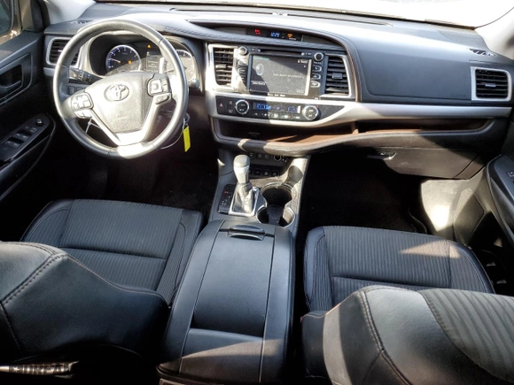 2018 Toyota Highlander LE with VIN 5TDBZRFH0JS834994, listed as a Copart auction lot 89186905 with 73,239 mi miles and Salvage Title. Bid and sale history available at carsss.com. Image 8.