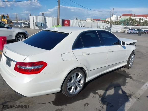 2013 Mercedes-Benz E-Class E 350 Luxury with VIN WDDHF5KB2DA721777, listed as a IAAI auction lot 41756226 with 128,954 mi miles. Bid and sale history available at carsss.com. Image 4.