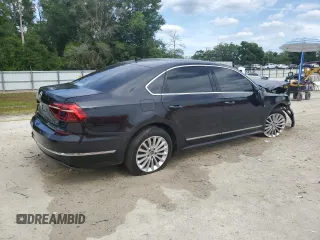 2017 Volkswagen Passat SE z VIN 1VWBT7A39HC030560, wystawiony jako Copart lot #55443585 z przebiegiem 125 397 mil mil oraz Szkoda całkowita • Salvage title. Historia ofert i sprzedaży dostępna na DreamBid. Obrazek 3.